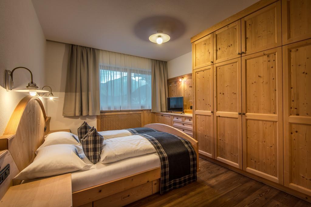 Chalet Prades Dolomiti Lodges Ла Вилла Номер фото